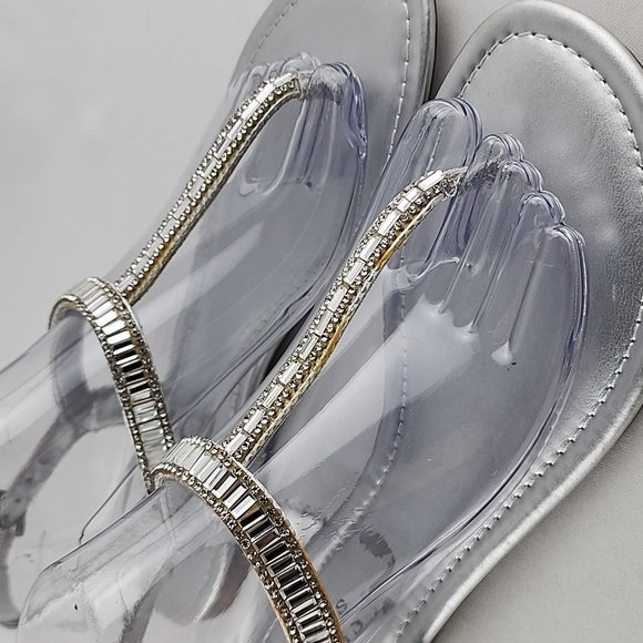 ⭐️3/ $30⭐️ GUESS Women's Flat Silver Bejeweled Rhinestones Thong Sandals Size 8M - Picture 9 of 15